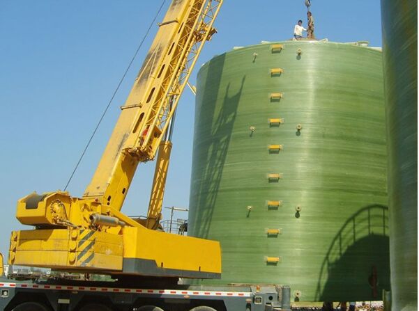 河北玻璃鋼儲罐現(xiàn)場施工圖片