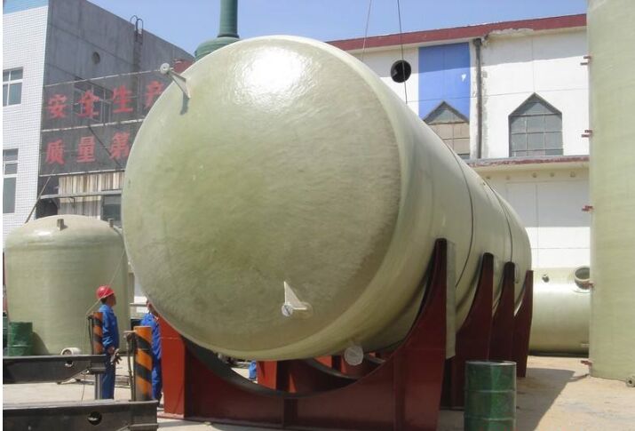 玻璃鋼儲(chǔ)罐安全生產(chǎn)現(xiàn)場(chǎng)
